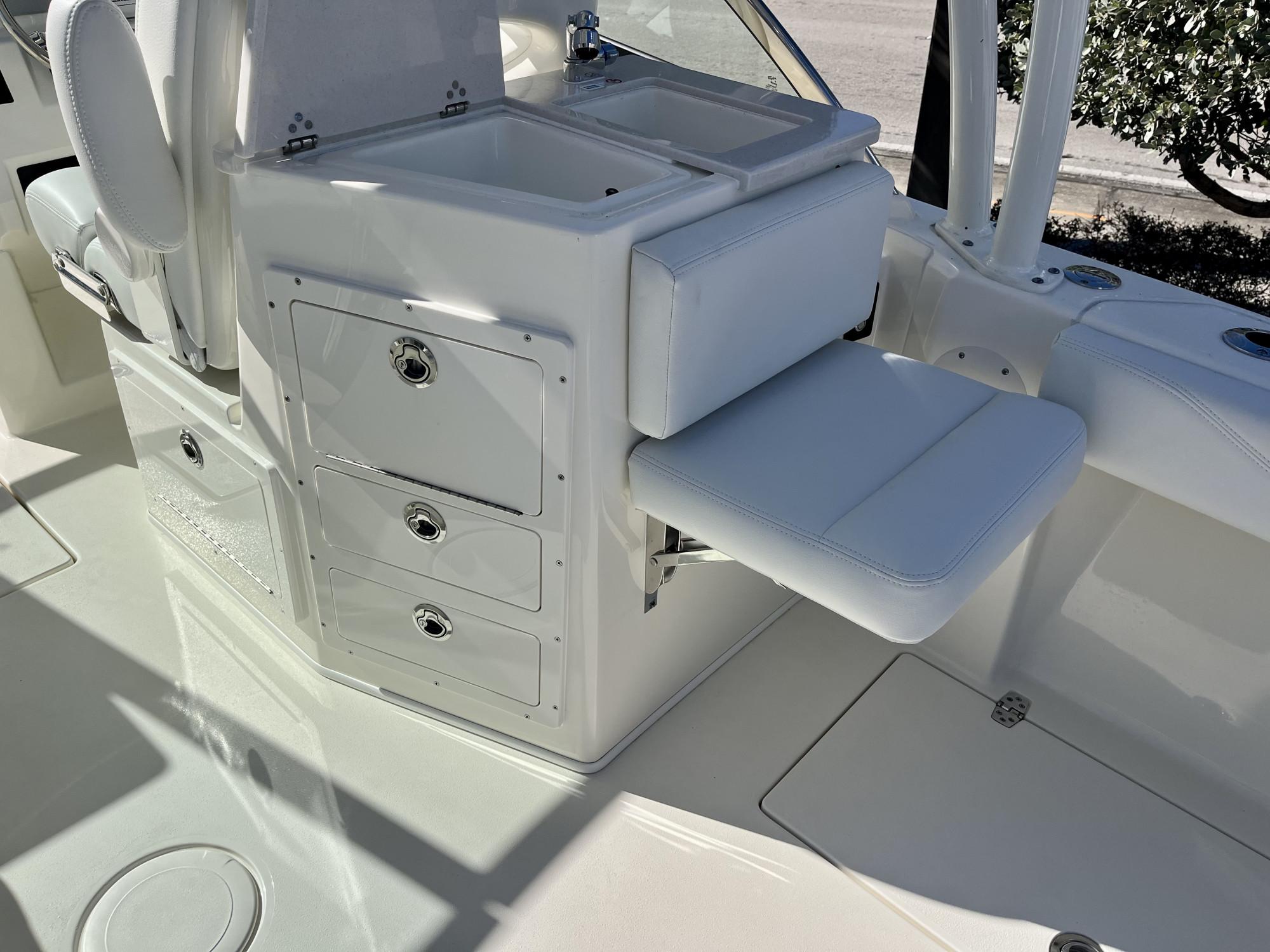 2025 Cobia 240 Dual Console - 12