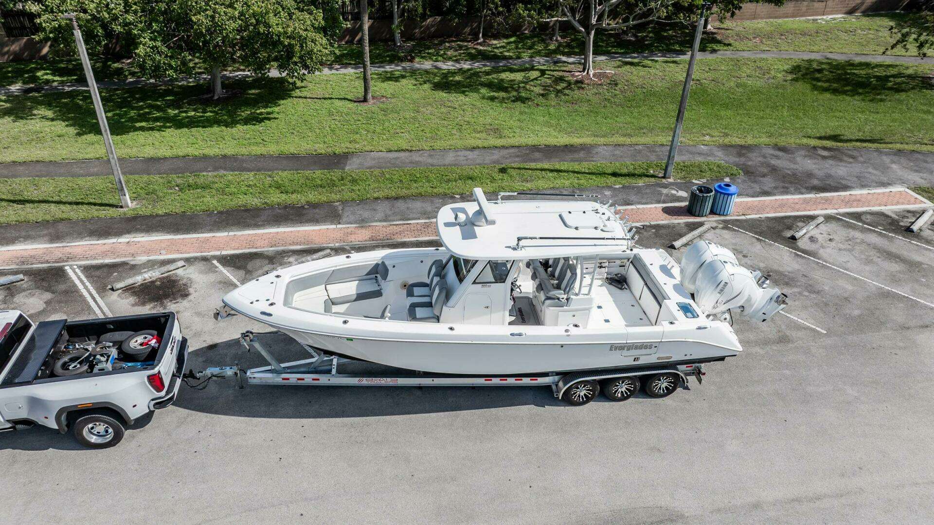 2021 Everglades 335 Center Console - Image 60