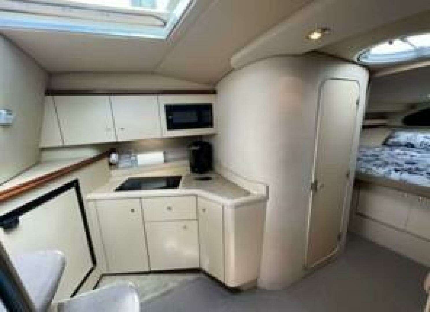 2002 Cruisers 3372 - Image 7