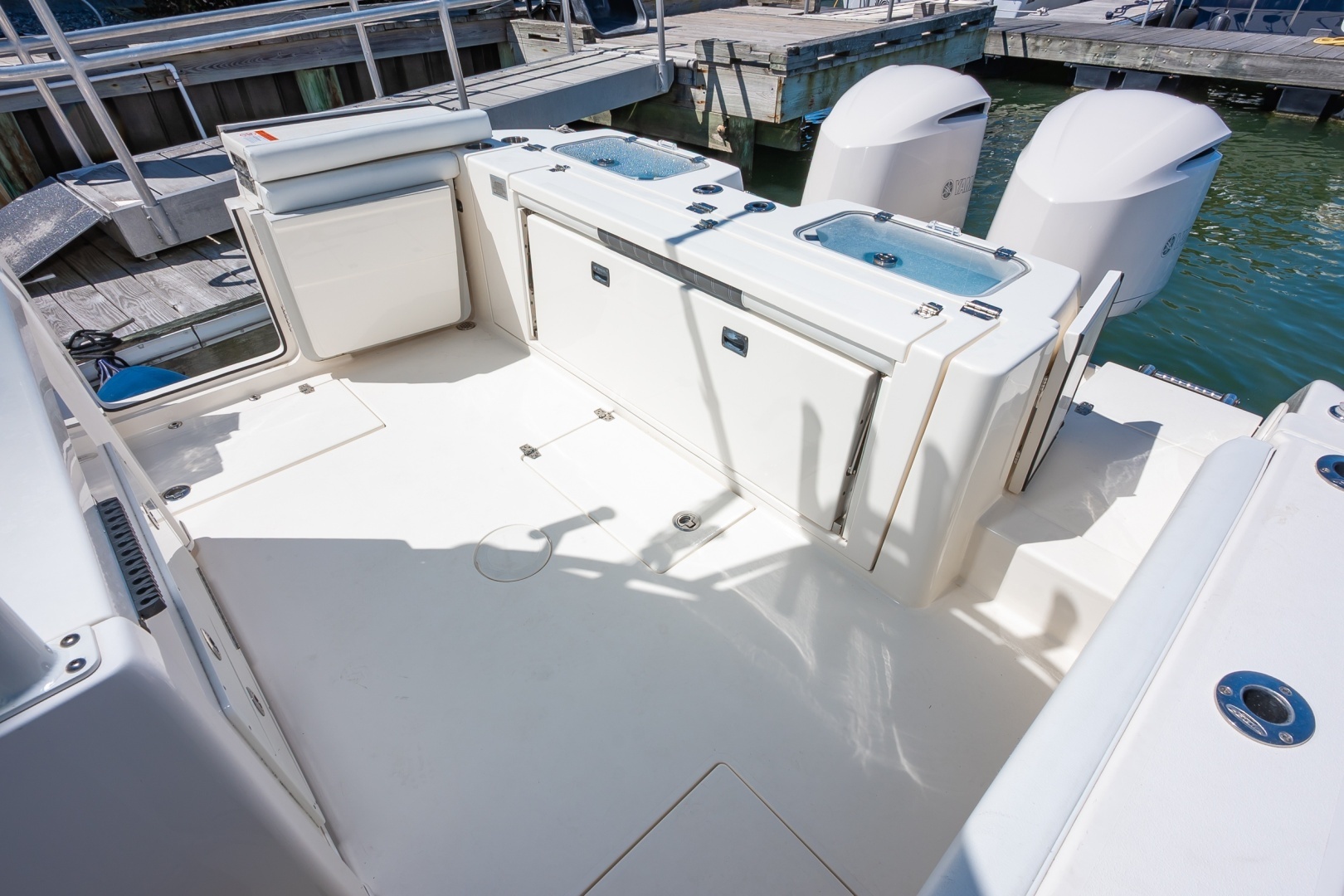2020 Cobia 320 Center Console - Image 10