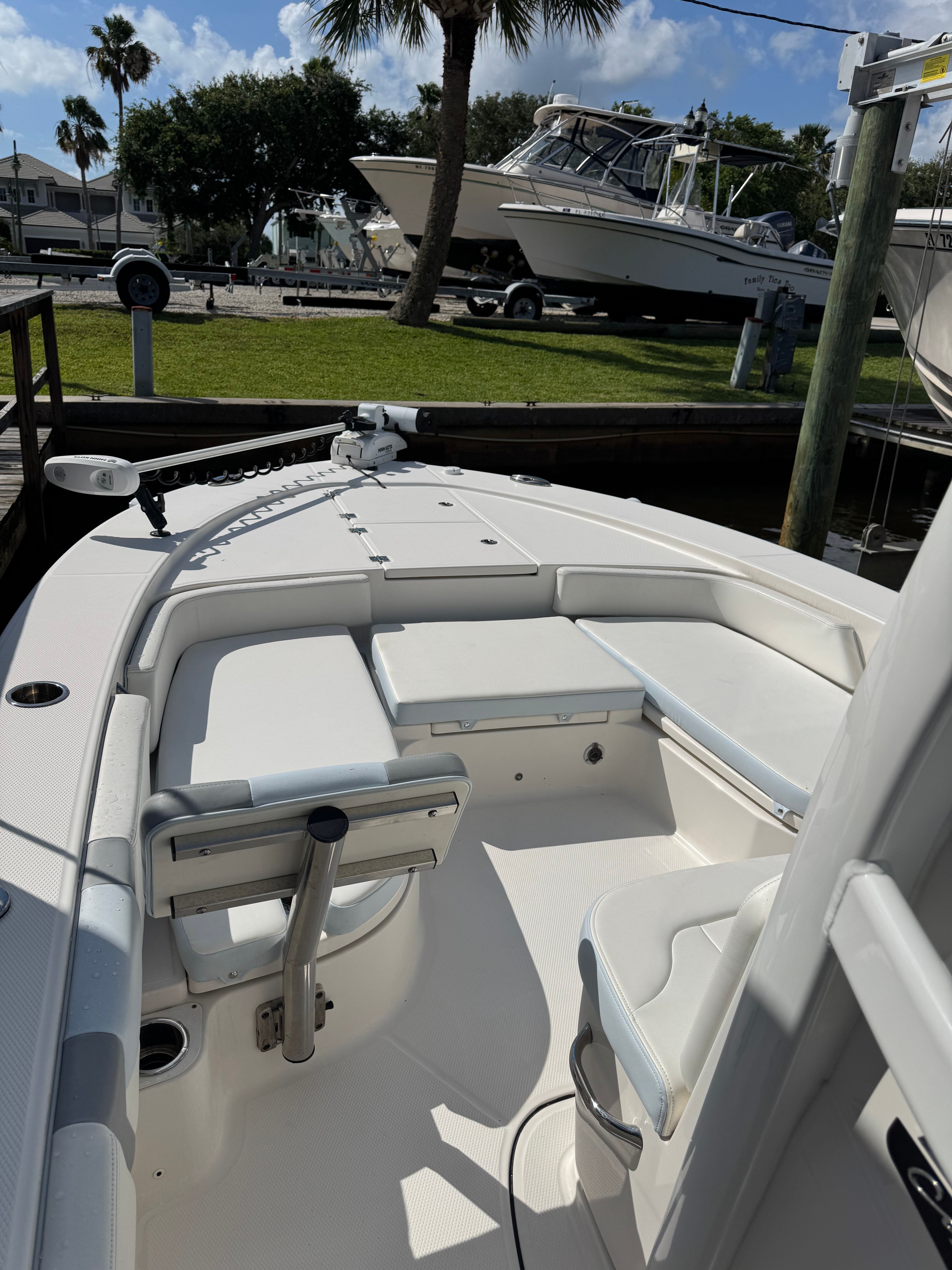 2023 Robalo 246 Cayman - 15