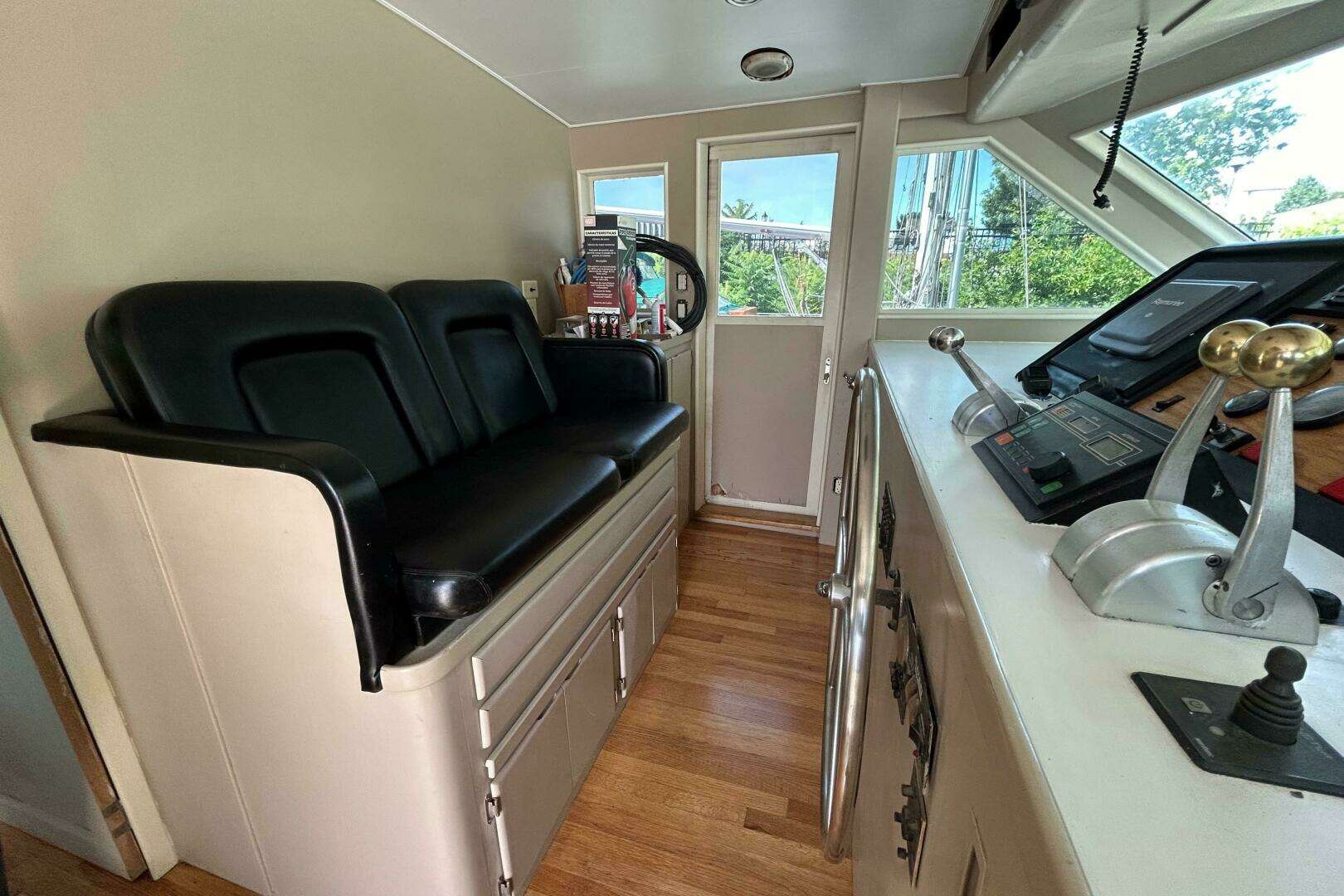 1991 Hatteras Cockpit Motor Yacht - Image 18