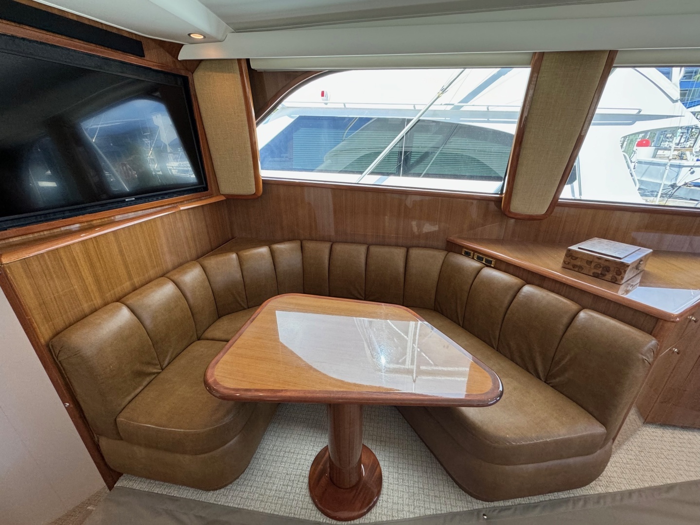 2007 Viking 52 Convertible - Image 13