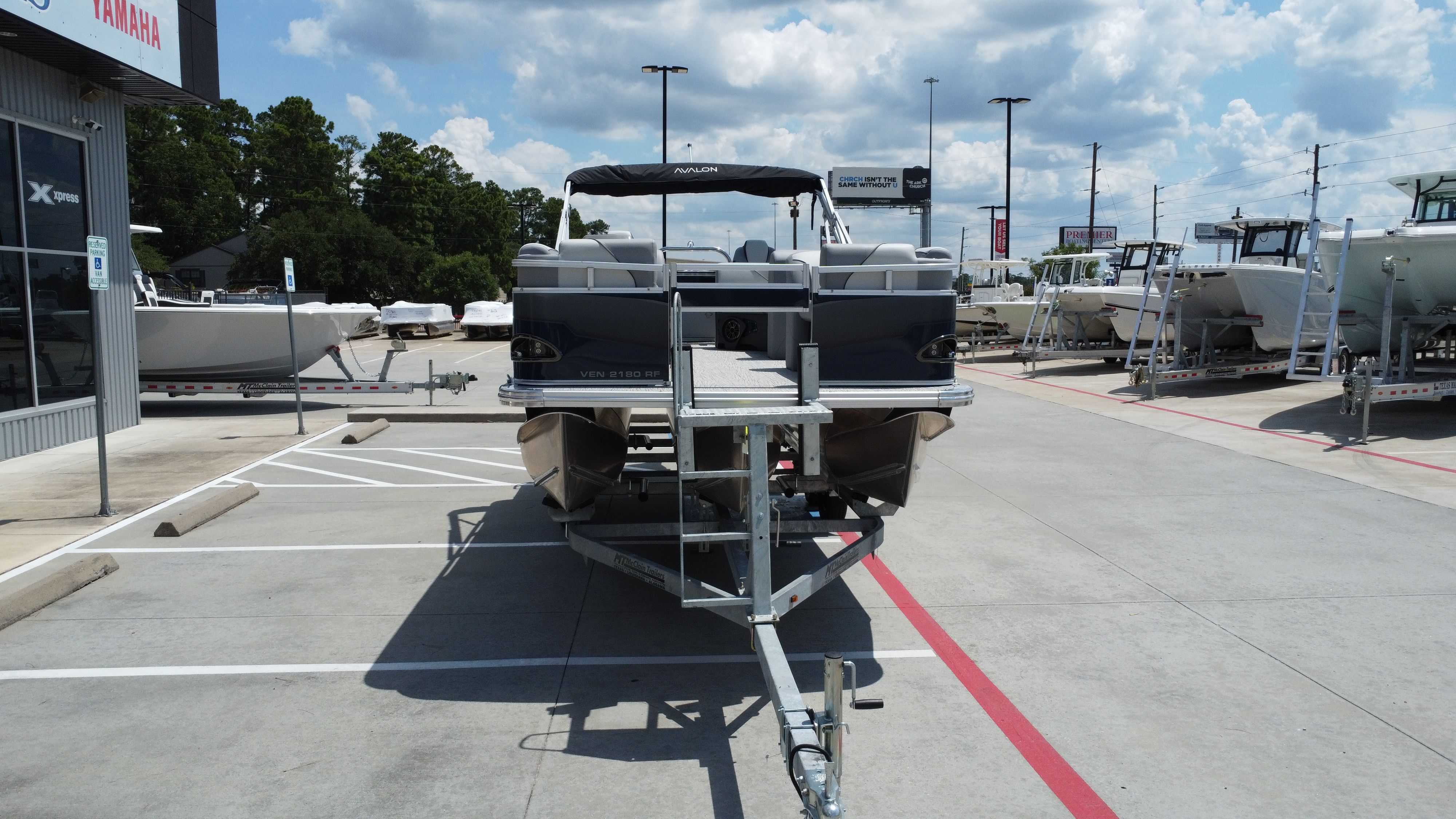 2026 Avalon Venture Rear Fish - 21' - 8