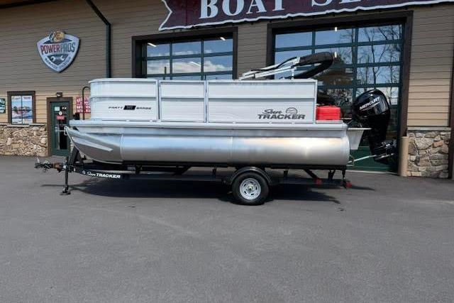 2026 Sun Tracker Party Barge 16 DLX