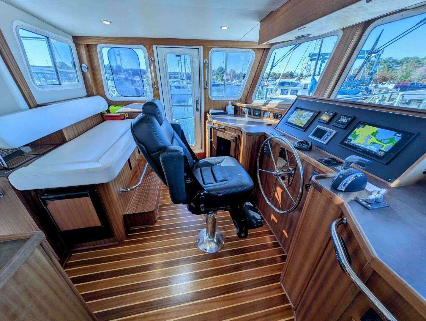2015 American Tug — - Image 19