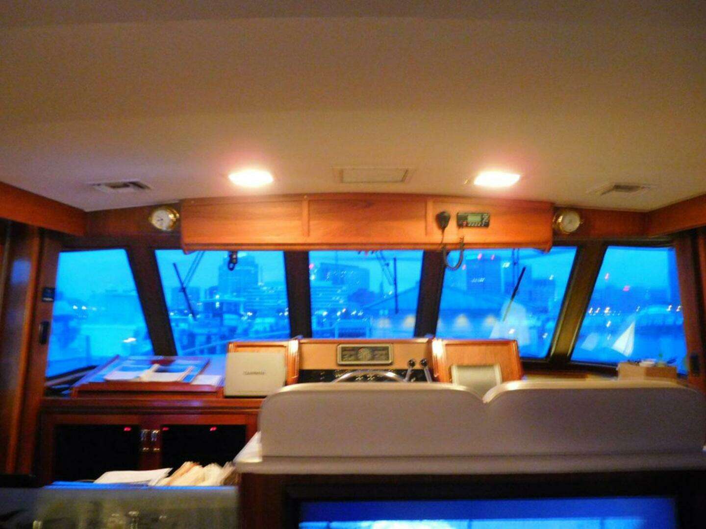1987 Hatteras Flybridge - Image 10