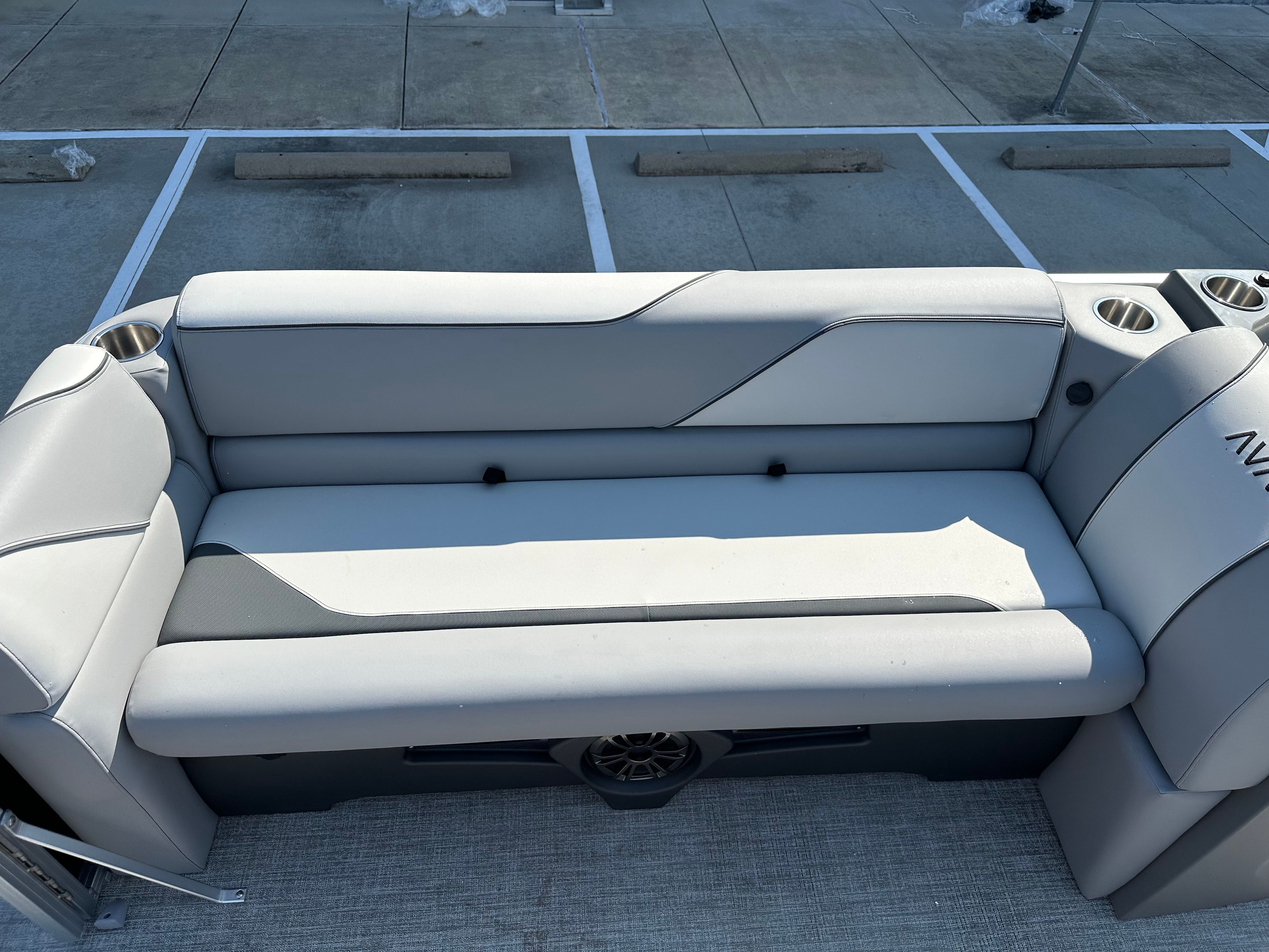 2025 Avalon Venture Rear Fish - 21' - 16