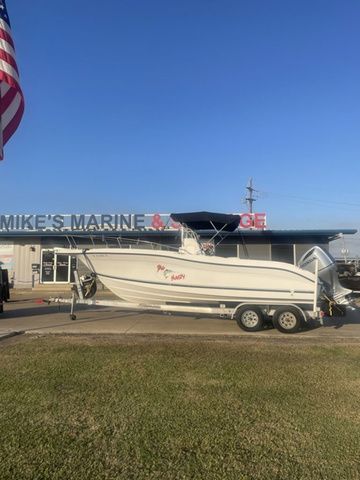 2001 Seaswirl 2301 Center Console