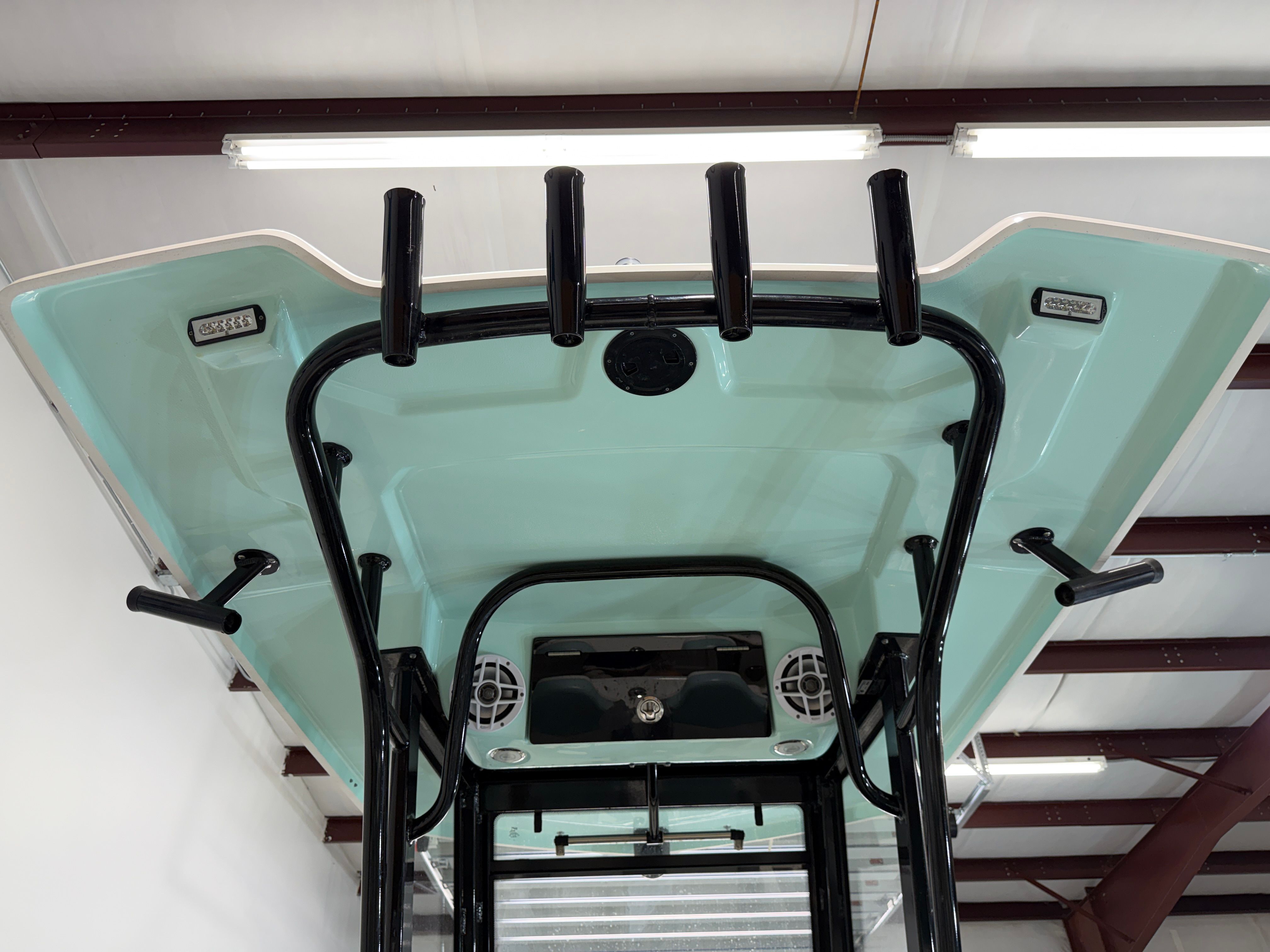 2023 Robalo R250 Center Console - 20