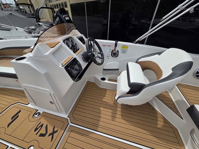 2026 Starcraft SVX OB 191 w/140hp and Trailer - 19
