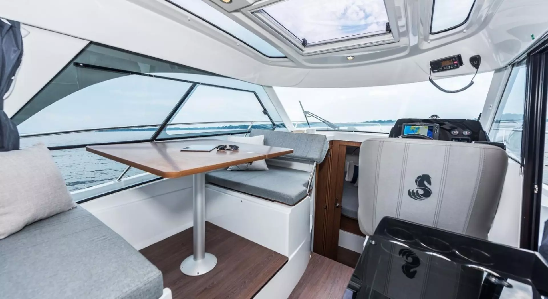 2025 Beneteau Antares 9 - Image 11