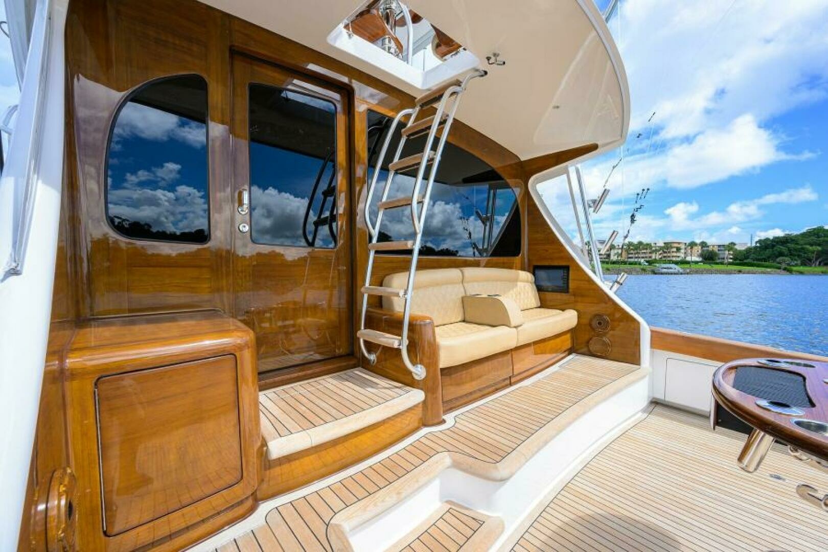2023 Viking 64 Convertible - Image 47