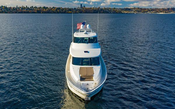 2006 Horizon 82’ Cockpit Motoryacht on open water.