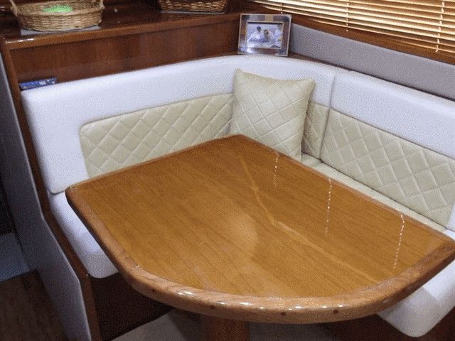2004 Bertram 390 - 9