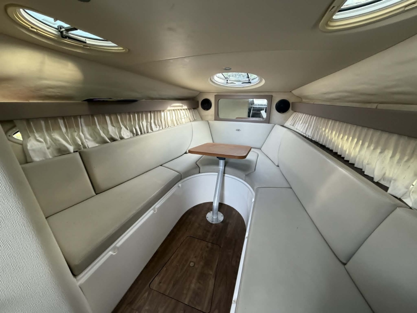 2016 Regal 28 Express - Image 17