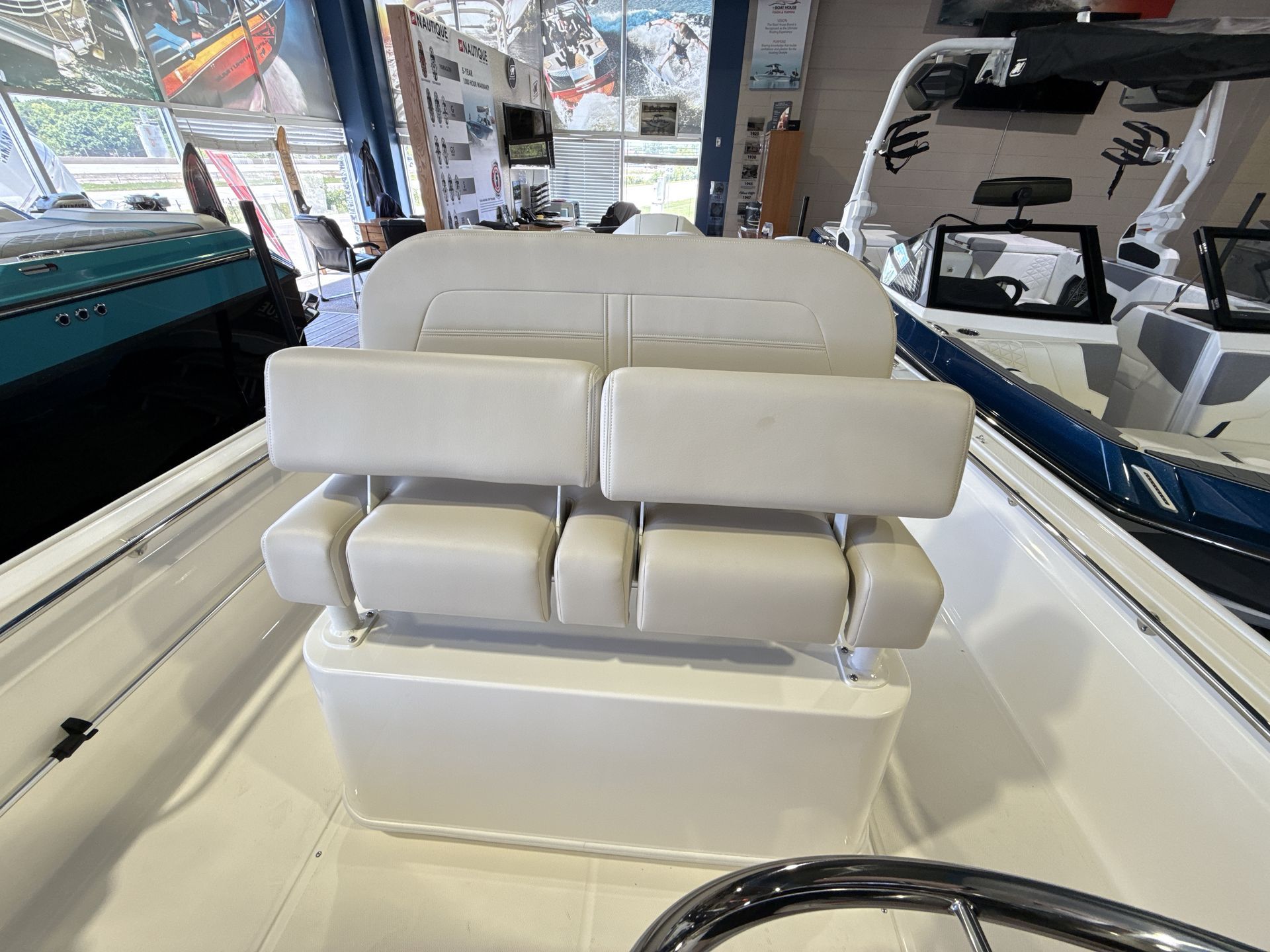 2026 Boston Whaler 210 Montauk - 17