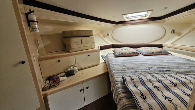 1999 Carver 350 Mariner - 24