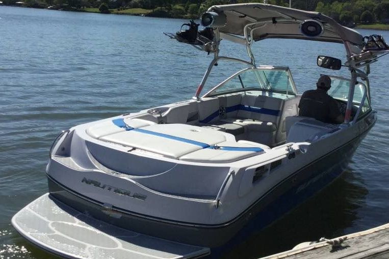2008 Nautique Super Air Nautique 220 on a lake.