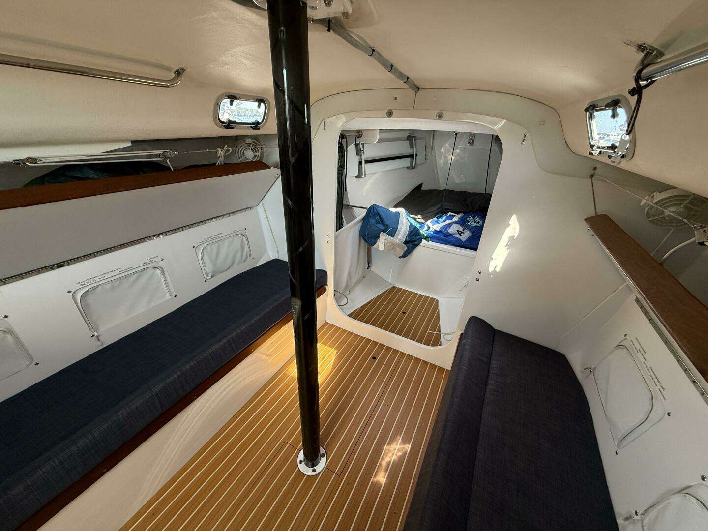 2018 J Boats J121 - Image 23