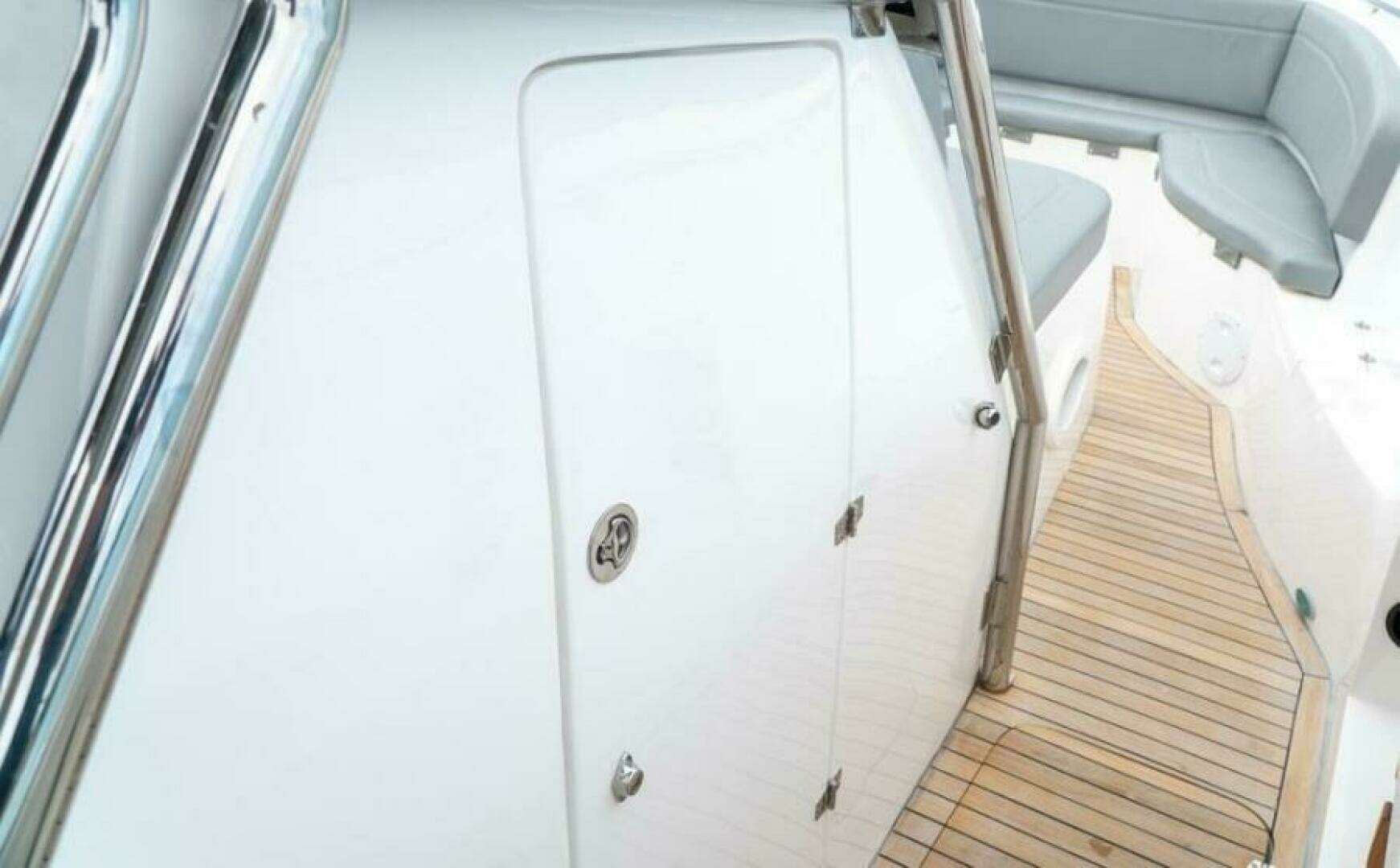 2025 Fishing Raptor 390 Solarium - Image 11