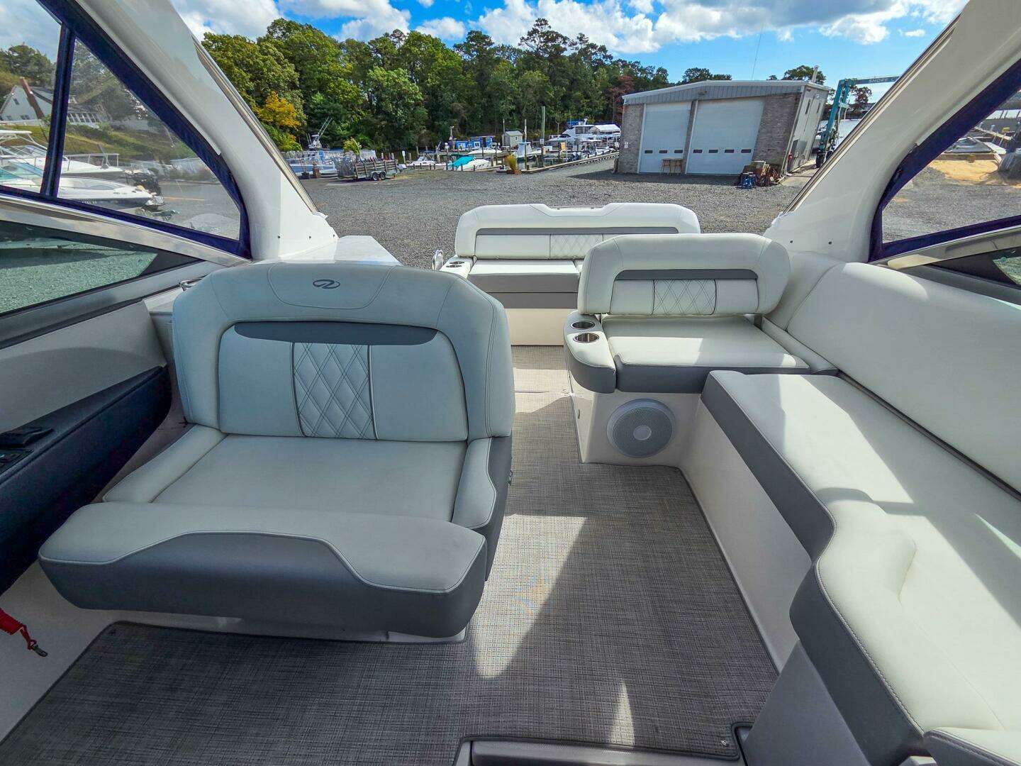 2026 Regal 33 XO - Image 25