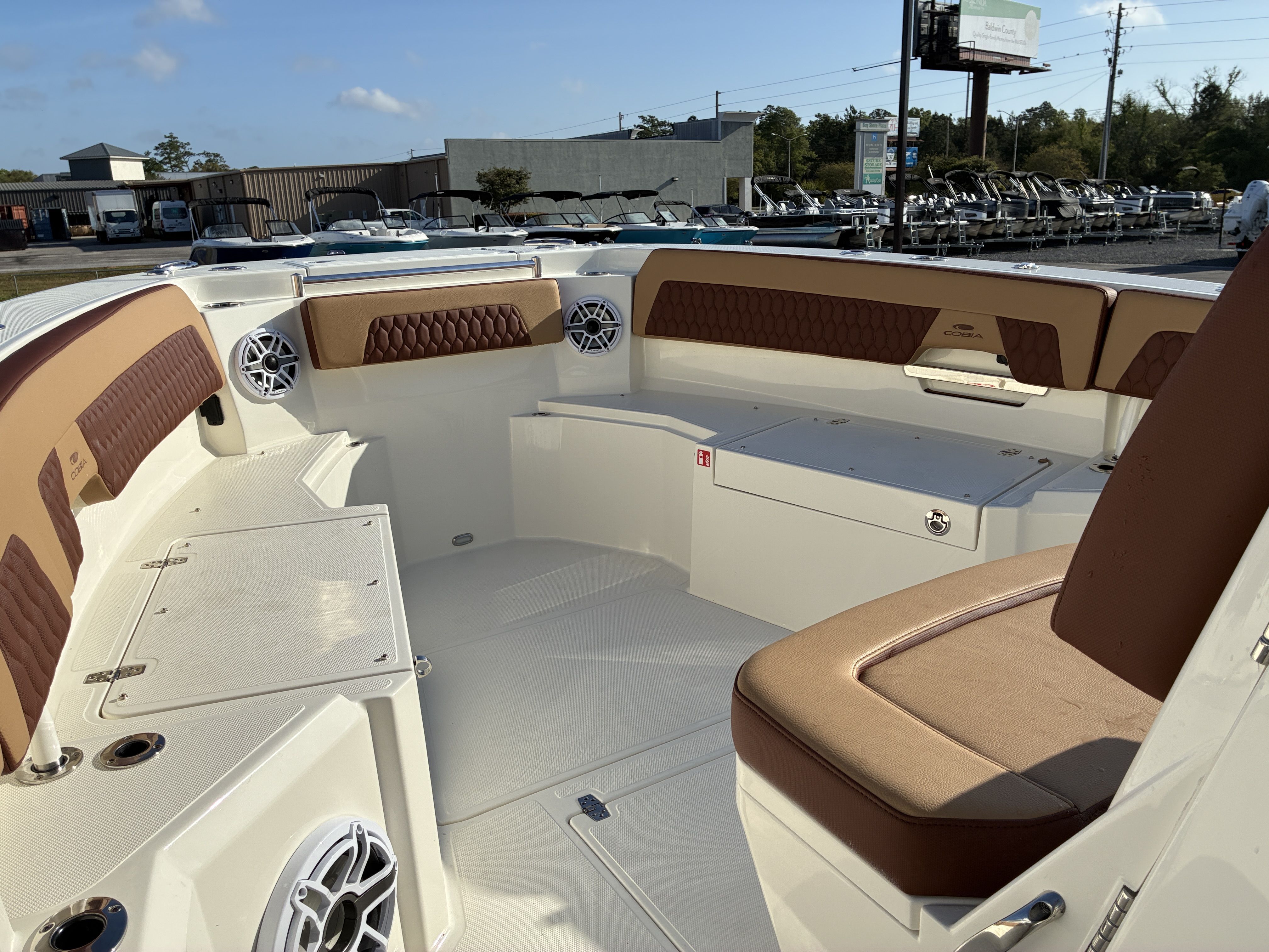 2026 Cobia 305CC - 15
