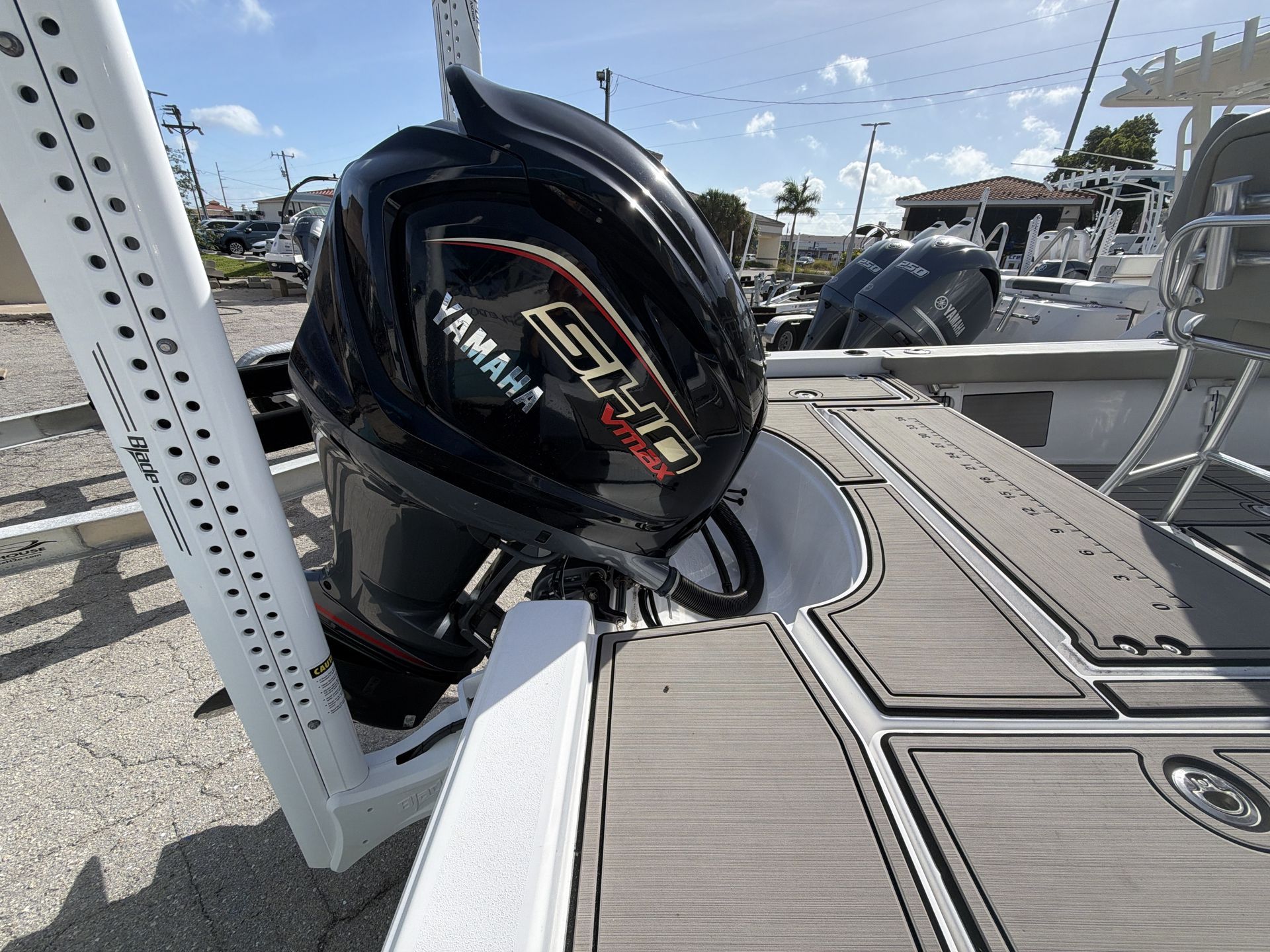 2024 Sportsman Masters 227 Bay Boat - 8