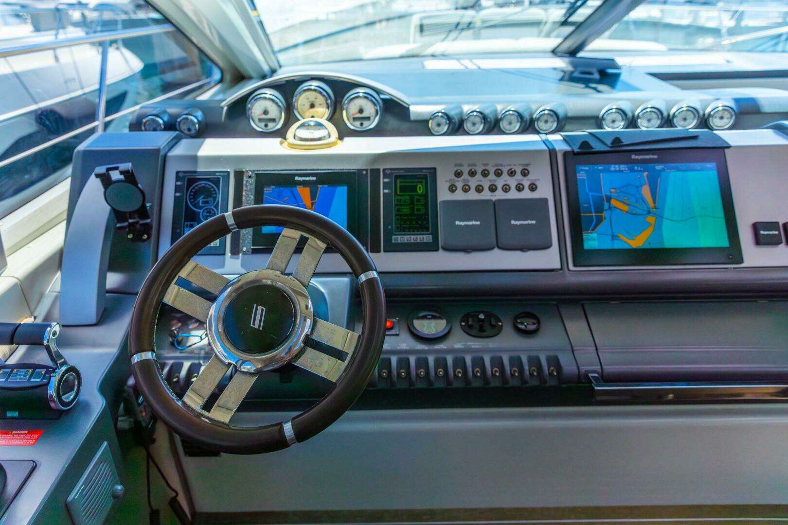 2011 Azimut 68S - Image 21
