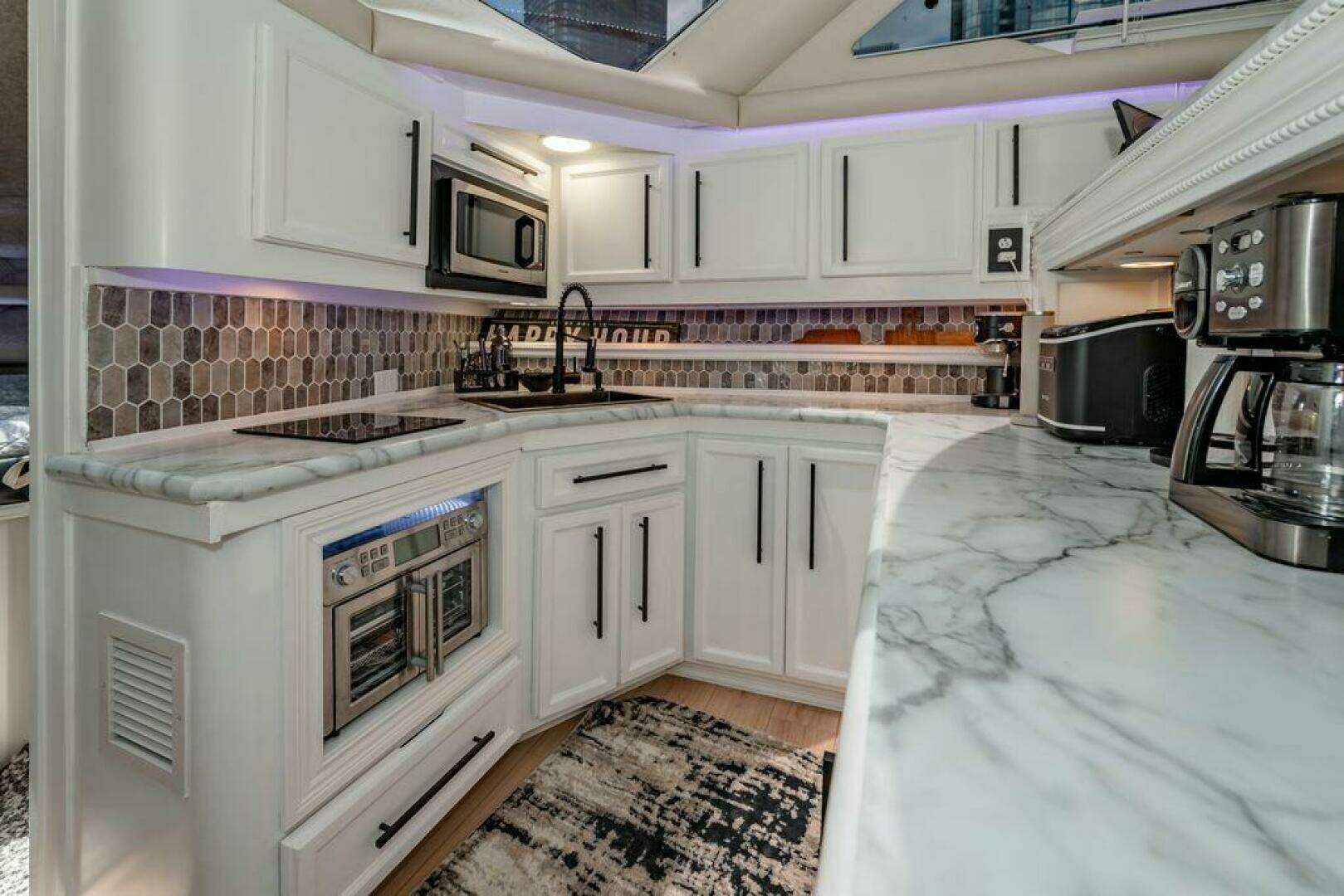 1991 Cruisers Yachts 3850 Aft Cabin - Image 16