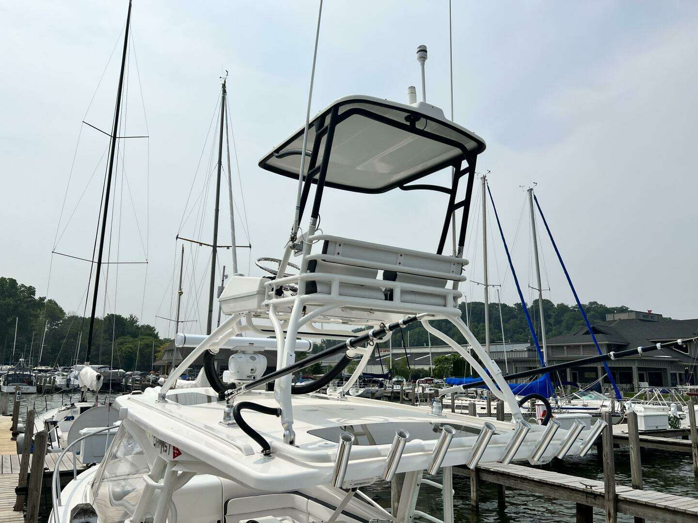 2012 Everglades 350 LX - Image 21