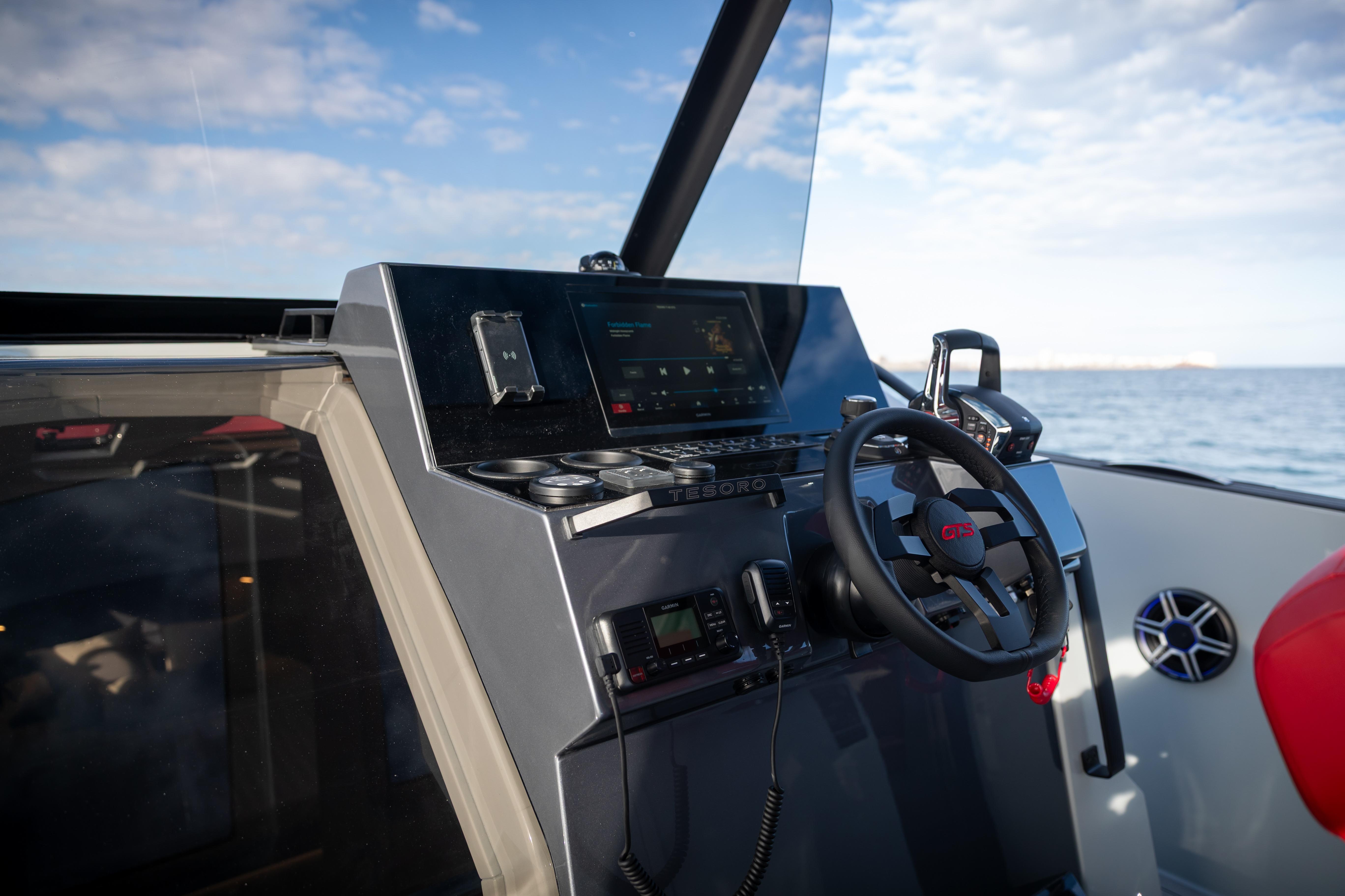 Tesoro 40 GTS 2026 helm with modern design and technology.