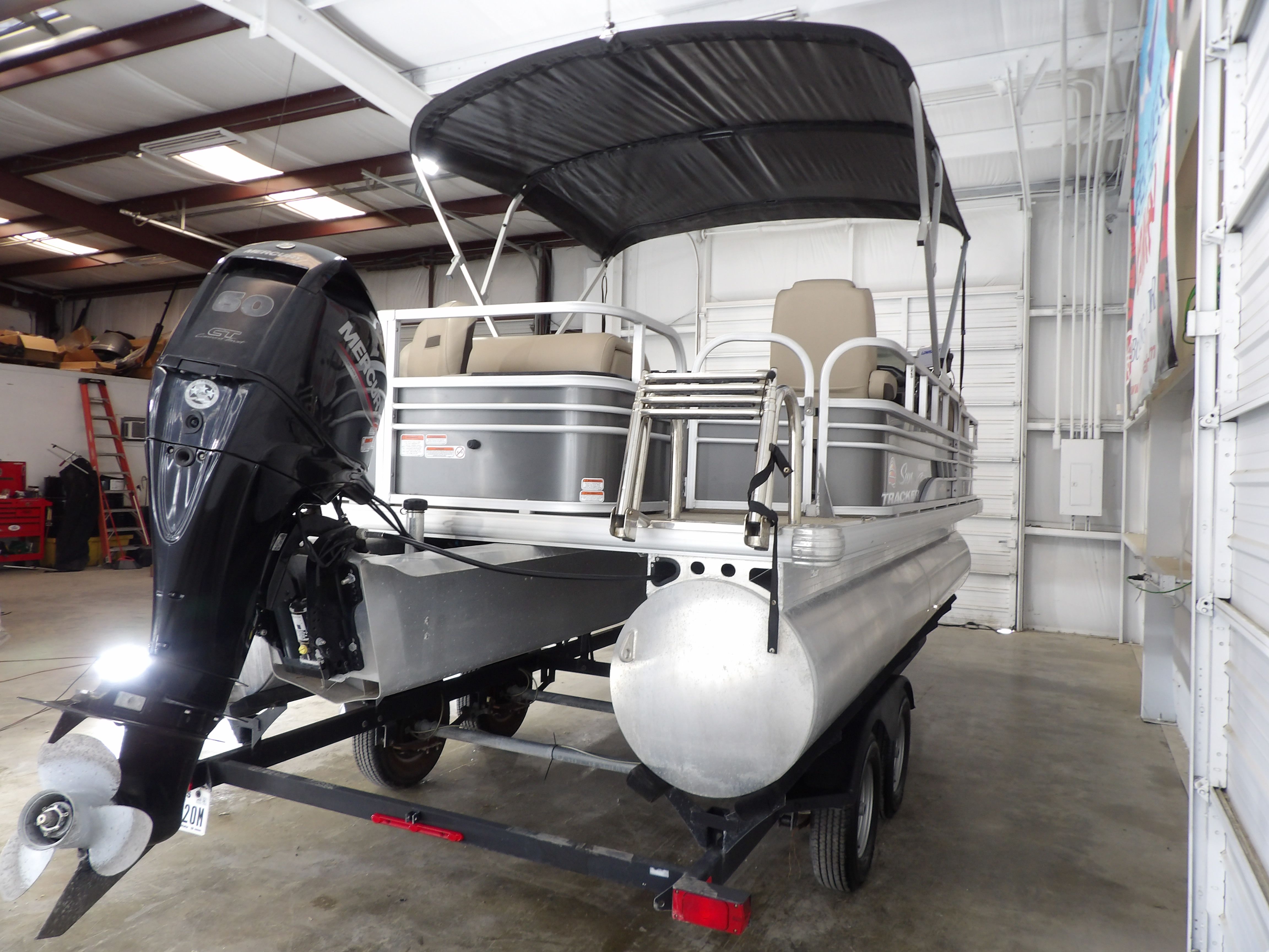 2023 Sun Tracker FB20DLX - 10