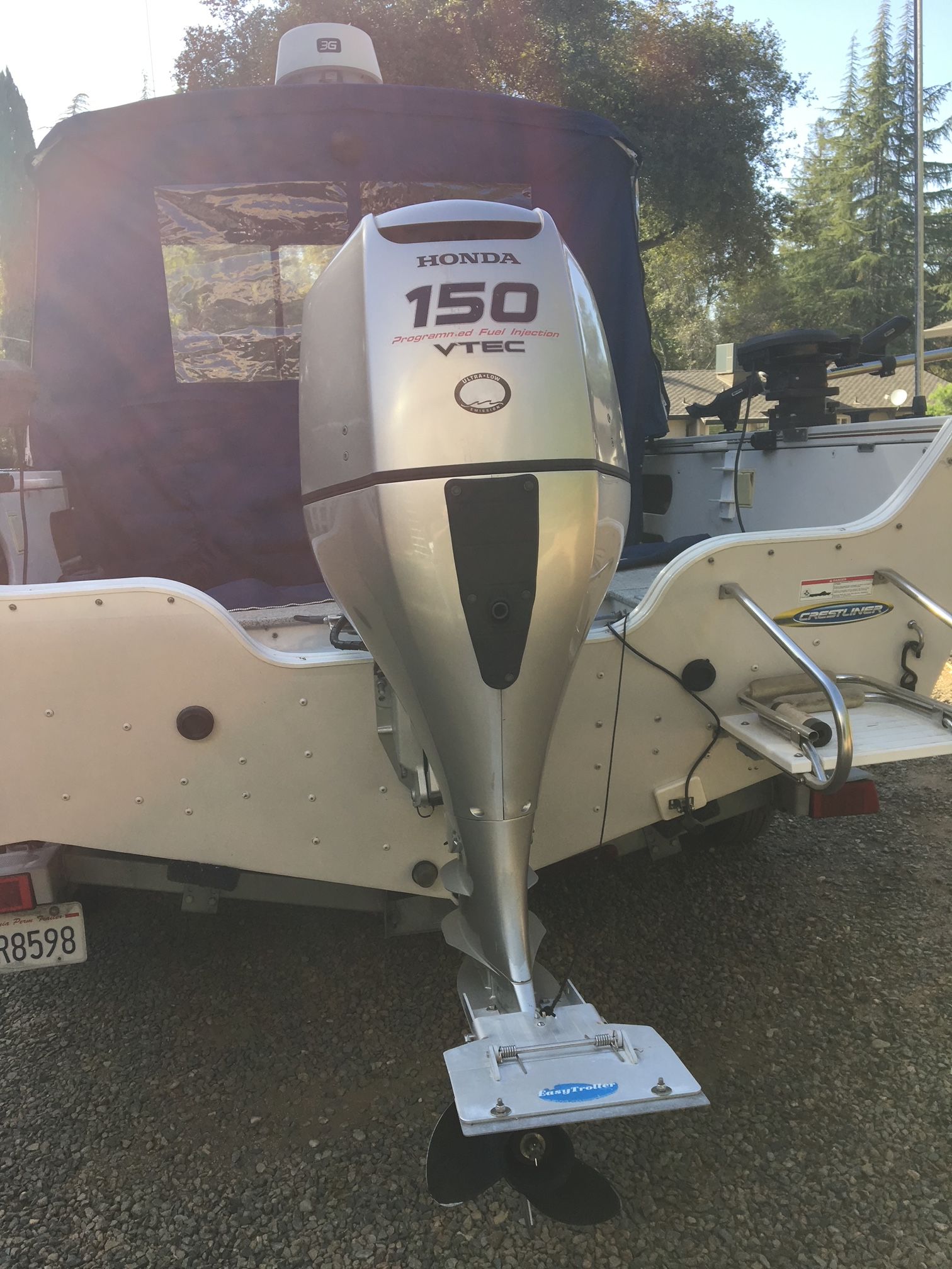 Honda 150 VTEC outboard motor on Crestliner Mirage 2000 boat, year 2007.