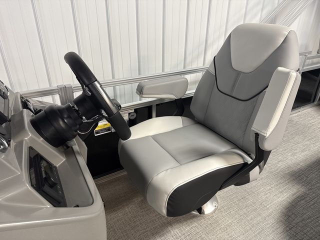 2026 Tahoe Sport 85 Rear Fish 23 - 11
