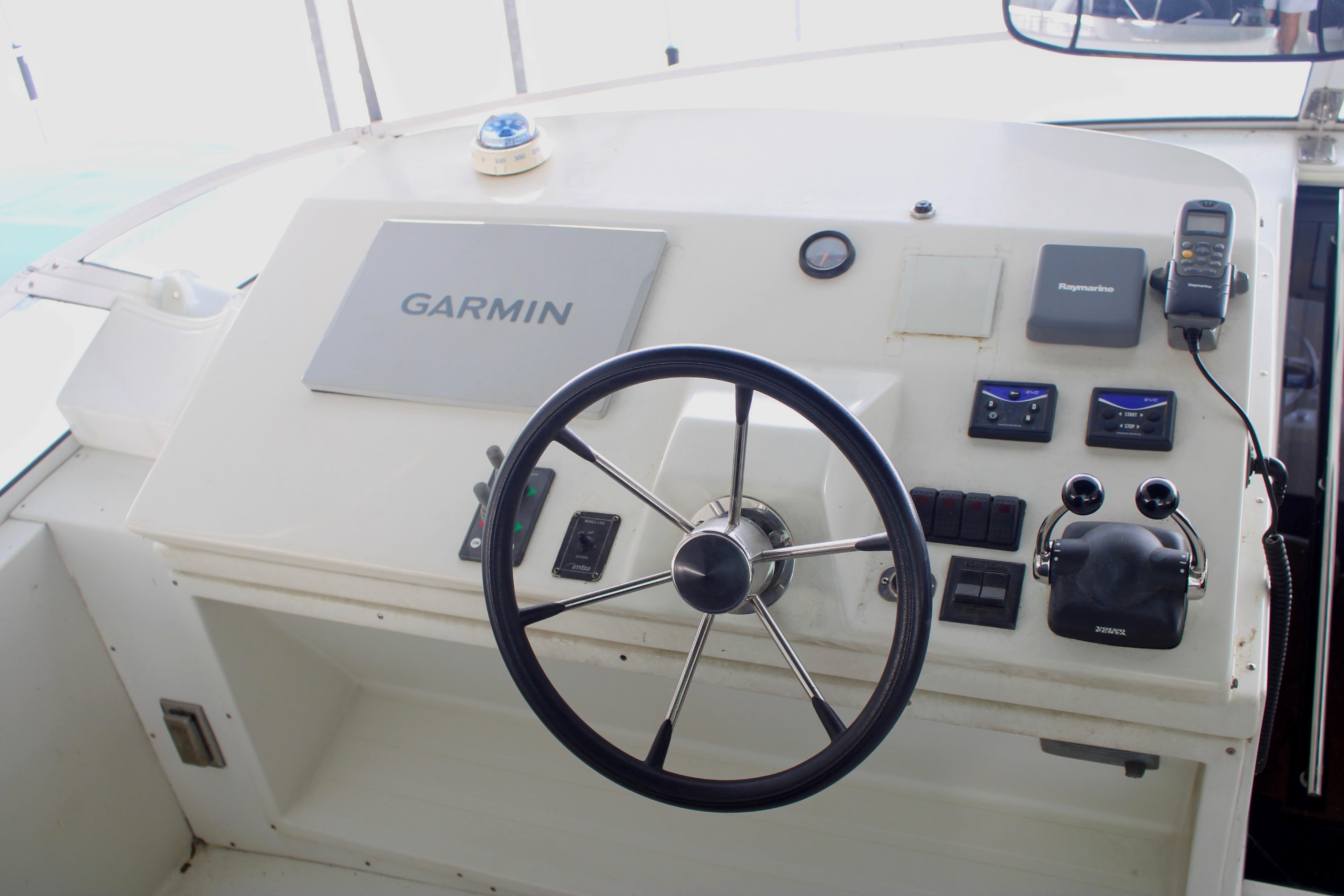 Control panel of a 2007 Navigator 5100 yacht with Garmin navigation system.
