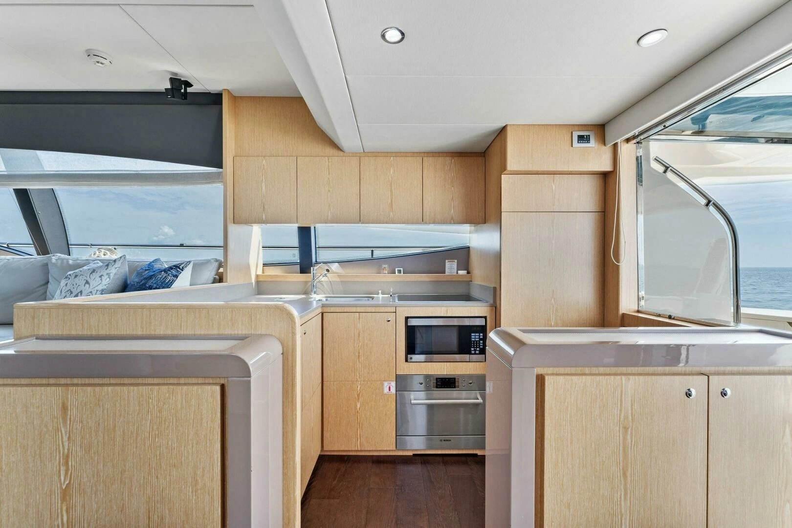 2013 Ferretti Yachts 620 - Image 10