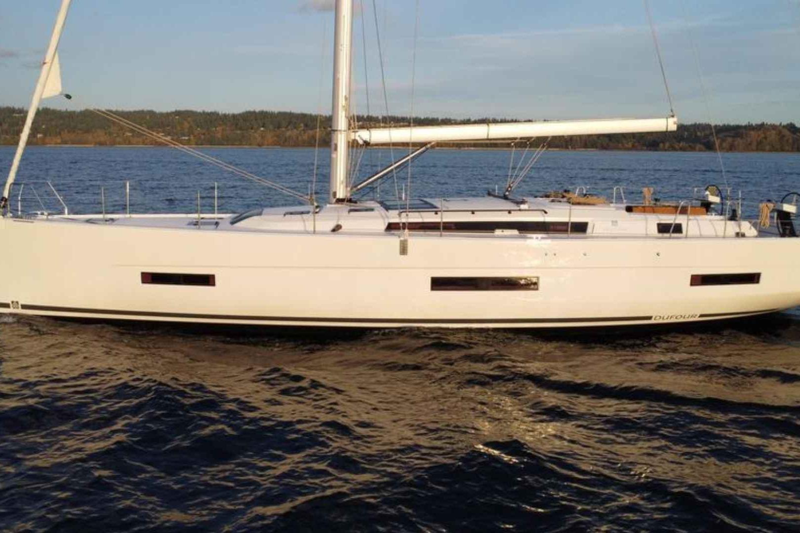 2025 Dufour 530