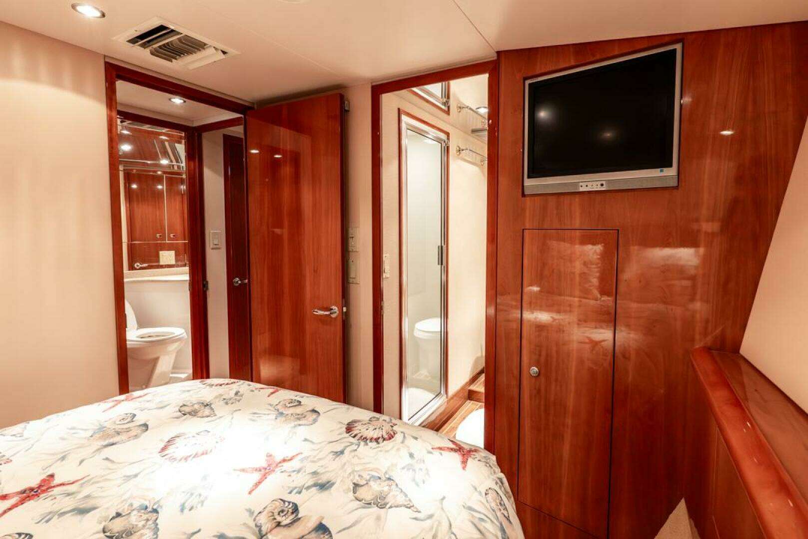 2005 Hatteras 50 Convertible - Image 24