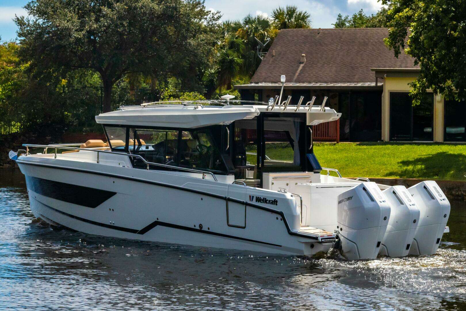 2025 Wellcraft 38 Explorer - Image 3