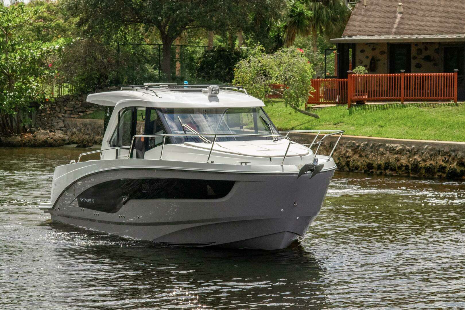 2026 Beneteau Antares 9 - Image 4