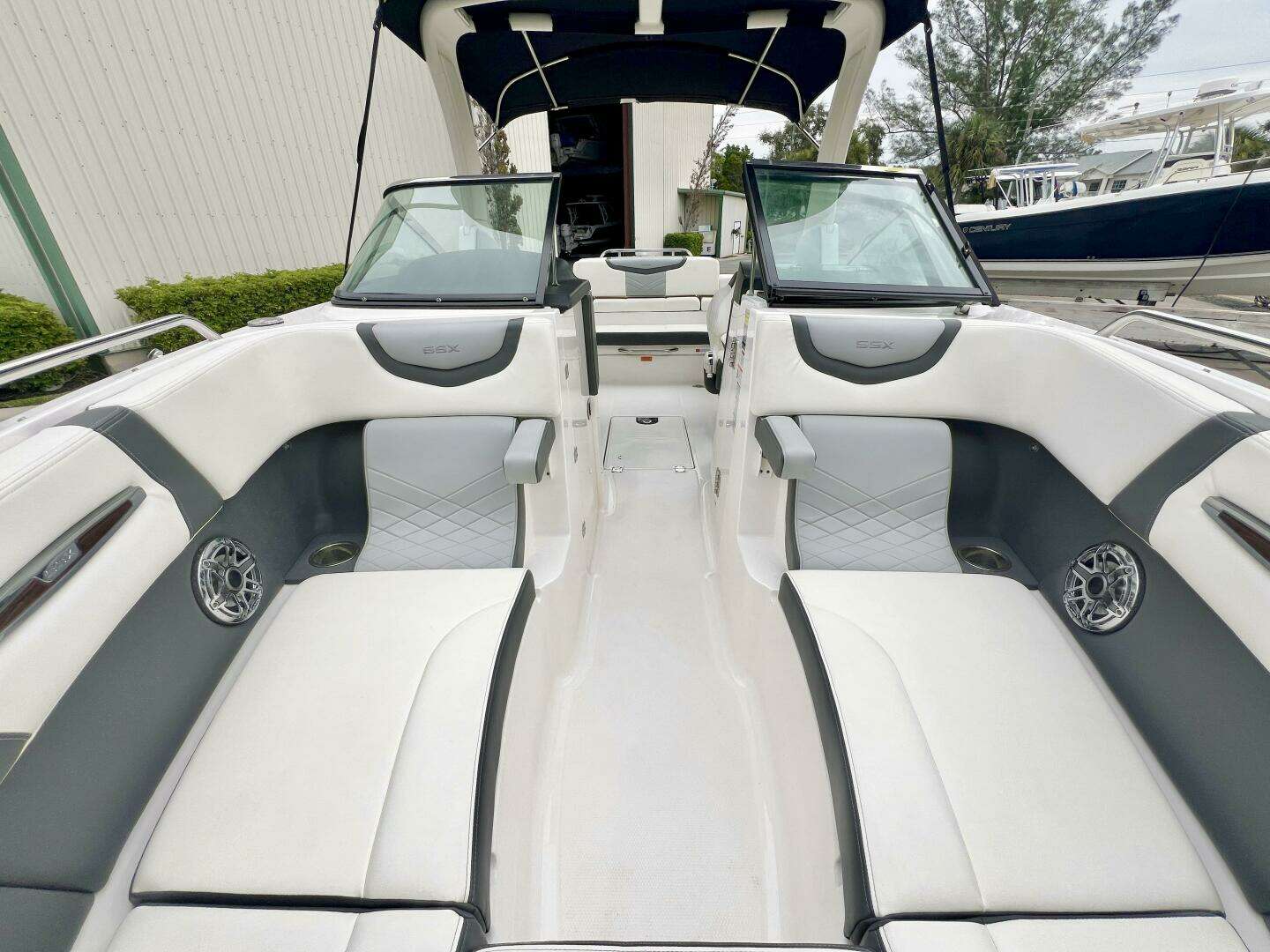 2022 Chaparral 267 SSX OB - Image 19
