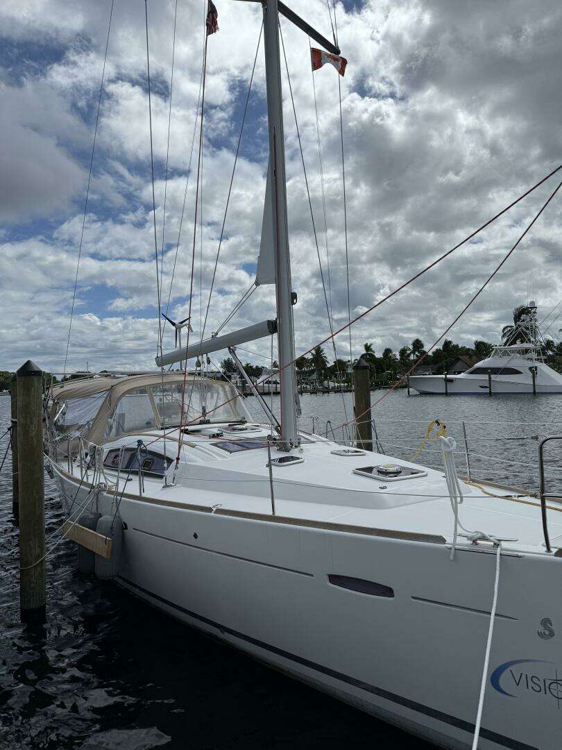 2012 Beneteau 43 - Image 12