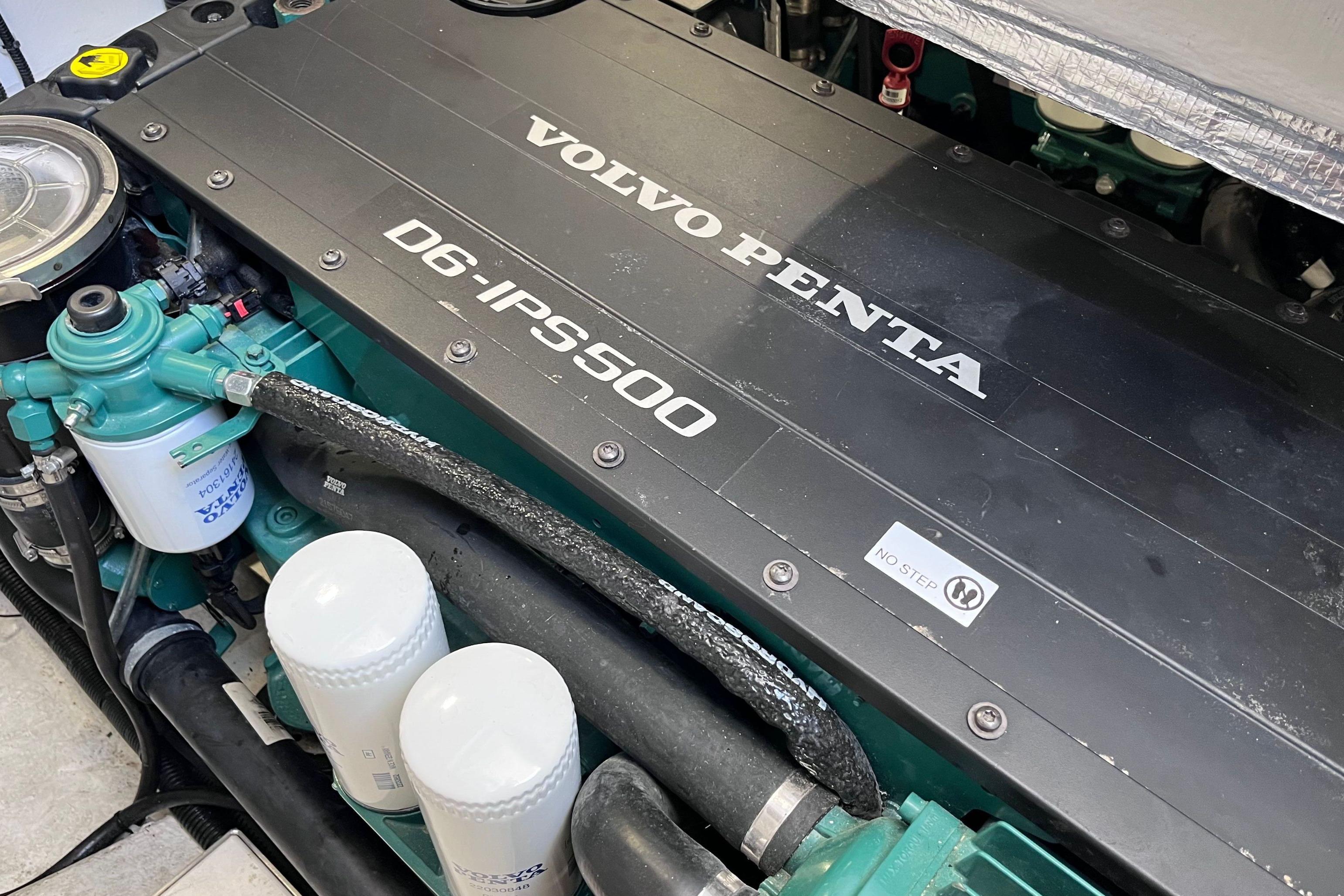 Volvo Penta D6-IPS500 engine in 2024 Galeon 425 HTS yacht.