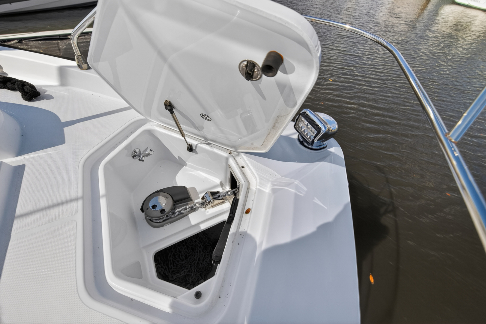 2023 Cruisers Yachts 50 CANTIUS - Image 15