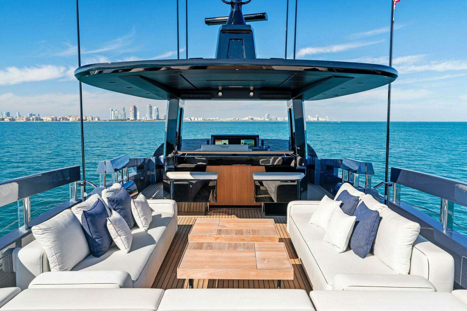 2023 Pershing GTX Motoryacht - Image 28