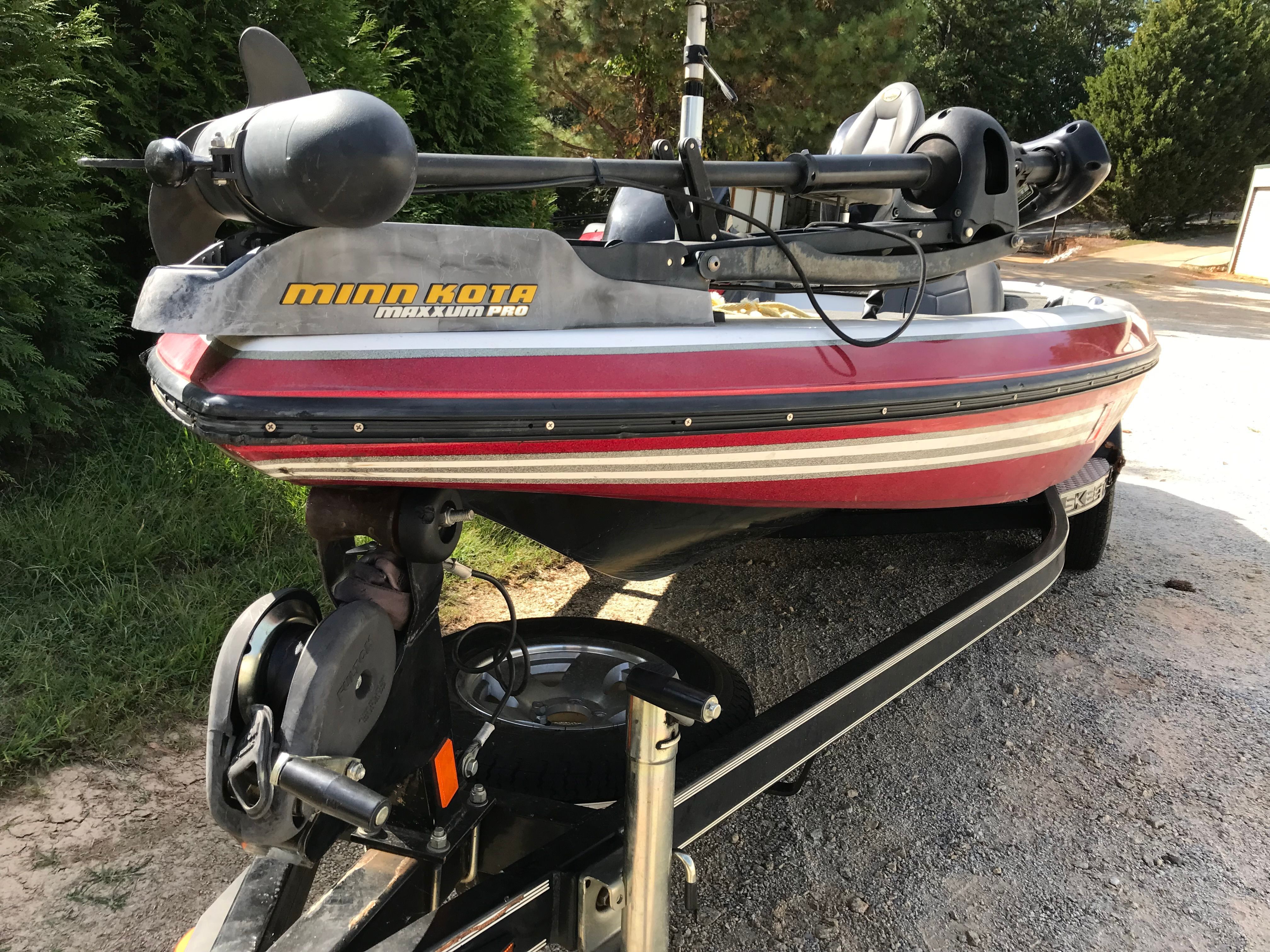 2007 Skeeter ZX200 boat with Minn Kota Maxxum Pro motor.