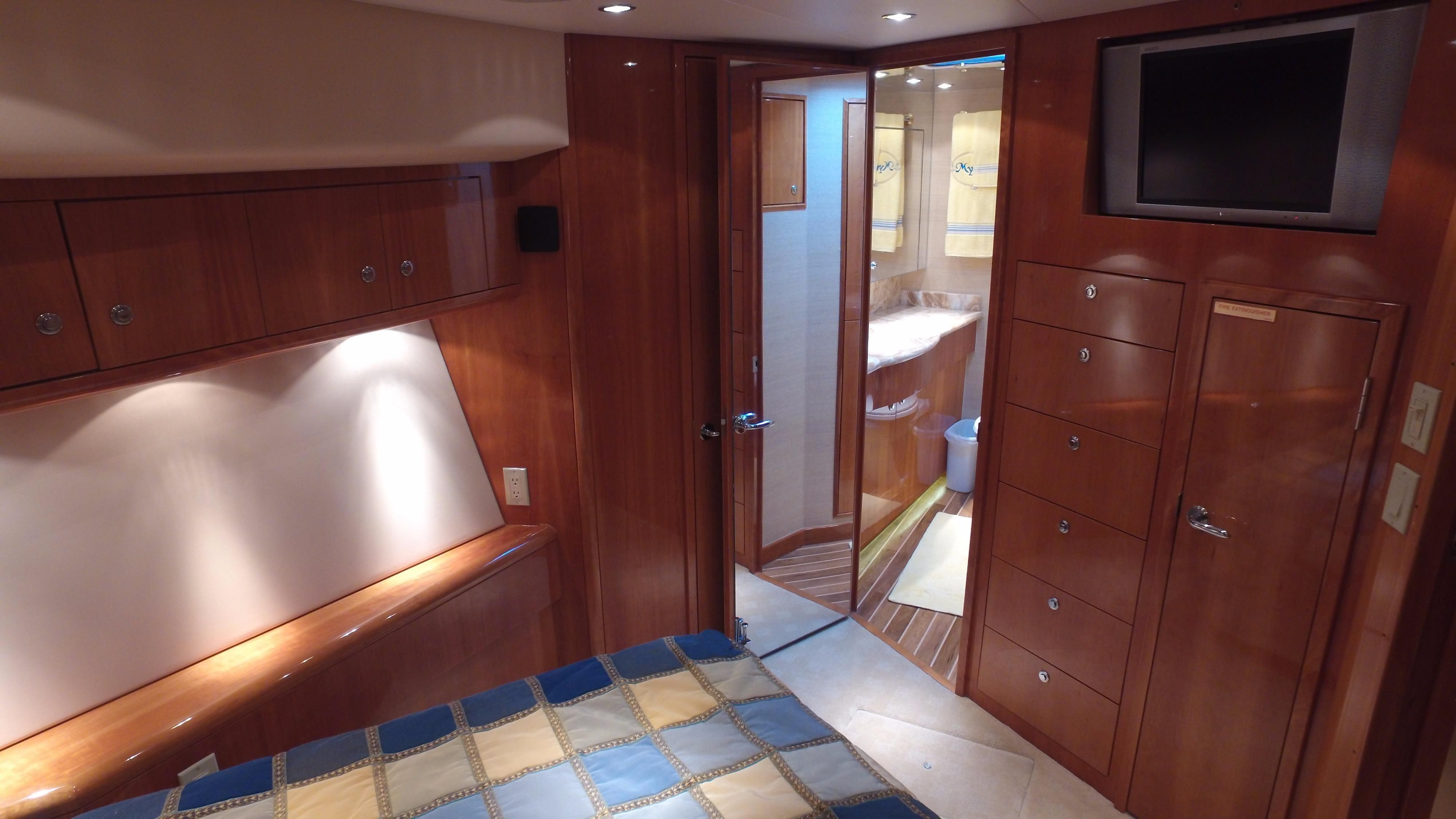 2004 Hatteras Sportfisher - 29