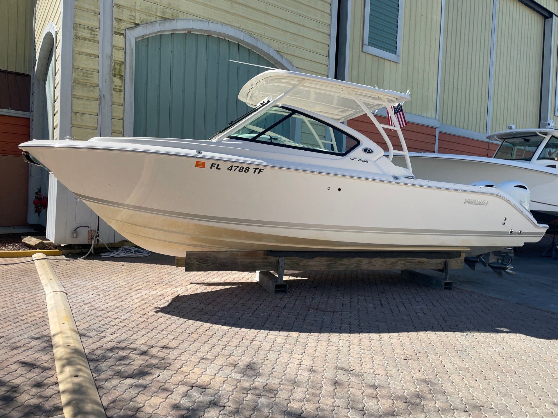 2022 Pursuit DC 266 Dual Console