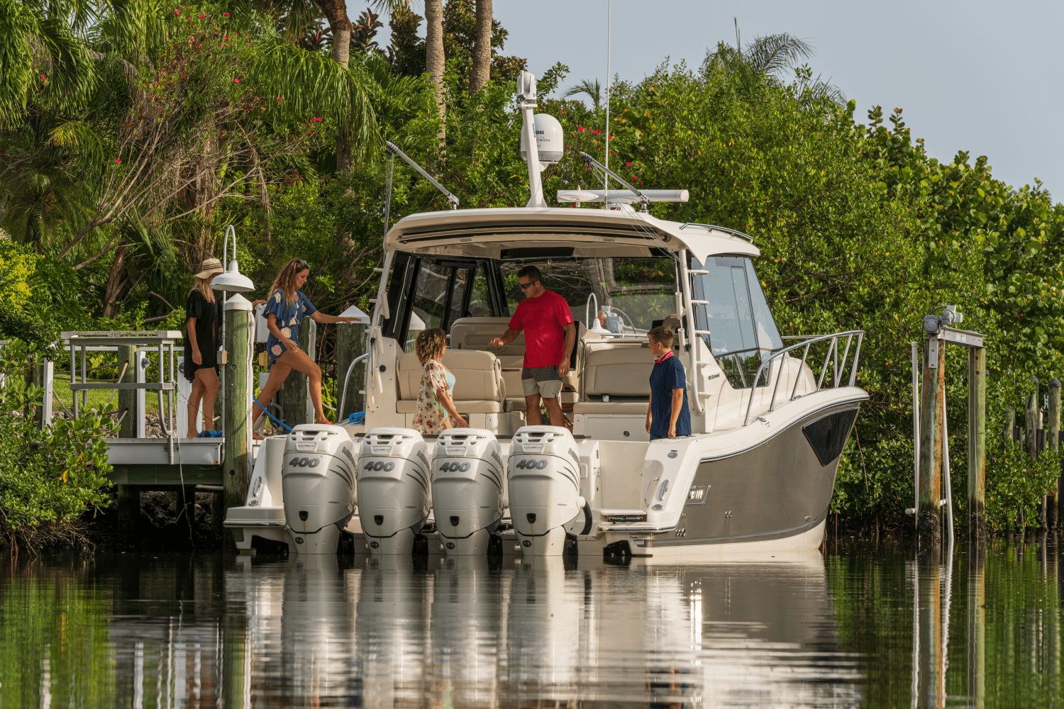 2025 Boston Whaler 405 Conquest - 24